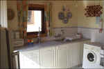 cyprus_villas_agrotourism_skarinou_house_kitchen.jpg (29365 bytes)