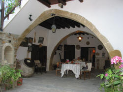 Here you can wine and dine in a relaxing and traditional atmosphere